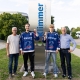 Spieler des ESV in den neuen Heimtrikots mit dem Hauptsponsor Klimmer Group vor dem Firmengebäude der Ernst Klimmer GmbH